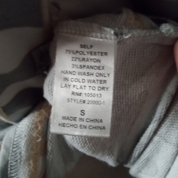 Savanna Jane Allison Embroidered Camo Tshirt Top Gray Taupe Size Small - Picture 9 of 9